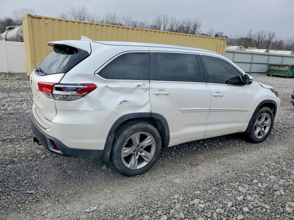 Photo 3 from auction – 2018 TOYOTA HIGHLANDER with VIN 5TDDZRFH1JS810180