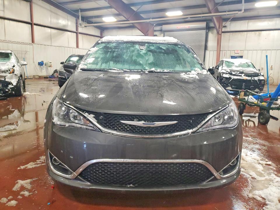 Photo 5 from auction – 2017 CHRYSLER PACIFICA with VIN 2C4RC1BG4HR654144