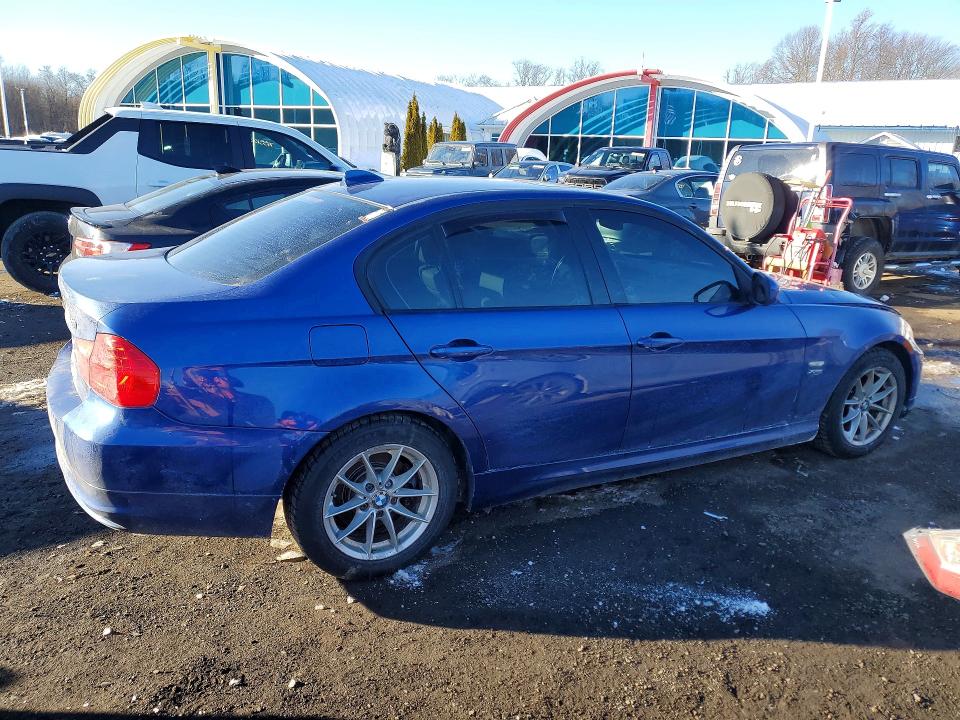 Photo 3 from auction – 2010 BMW 328 XI with VIN WBAPK7C57AA462315