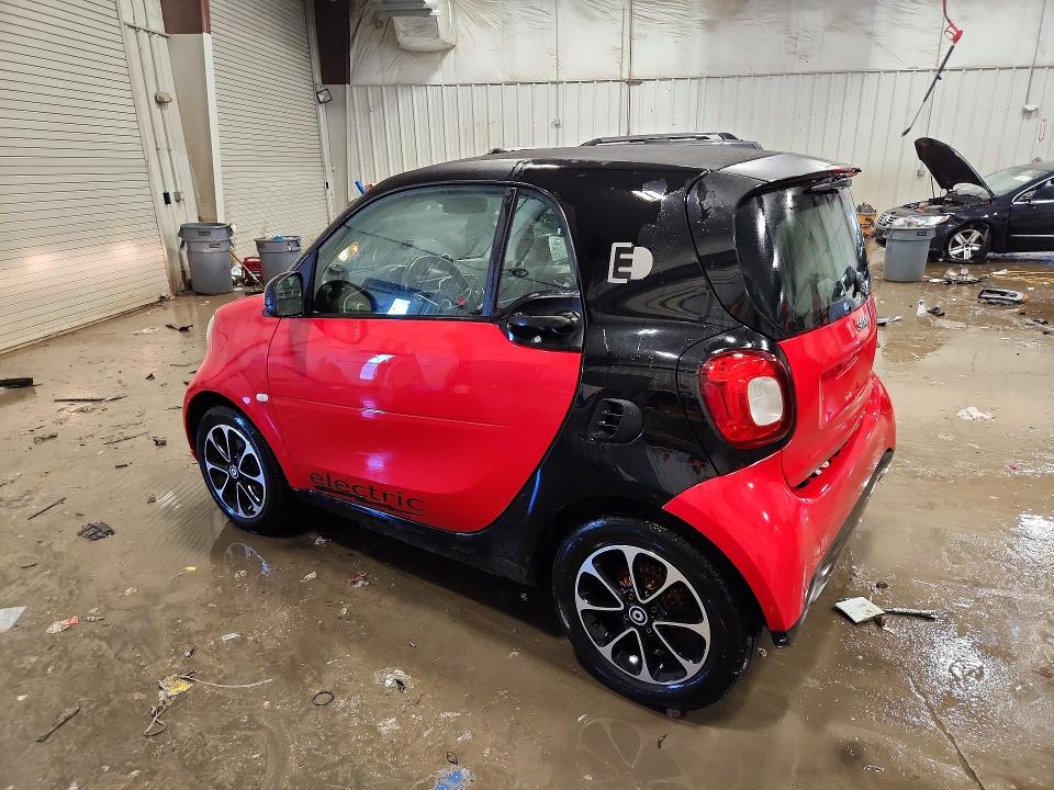 صورة رقم 2 من المزاد - 2017 SMART FORTWO مع VIN WMEFJ9BA7HK226779