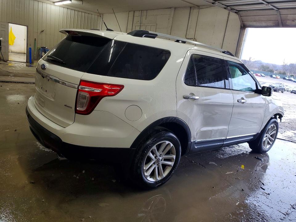 Photo 3 from auction – 2011 FORD EXPLORER with VIN 1FMHK8D85BGA45906