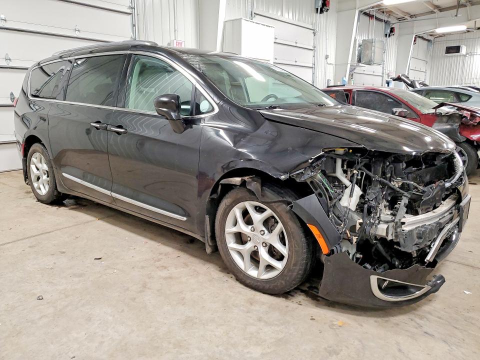 Photo 4 from auction – 2018 CHRYSLER PACIFICA with VIN 2C4RC1BG5JR121631