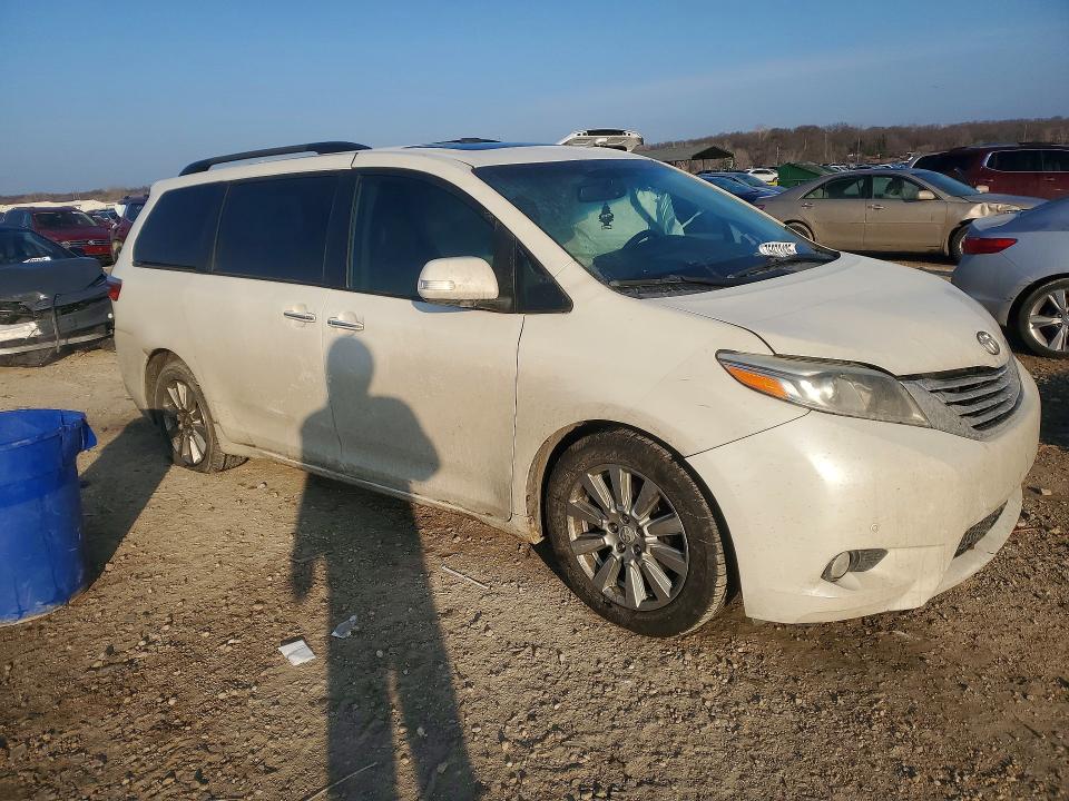 Photo 4 from auction – 2017 TOYOTA SIENNA with VIN 5TDYZ3DCXHS854033