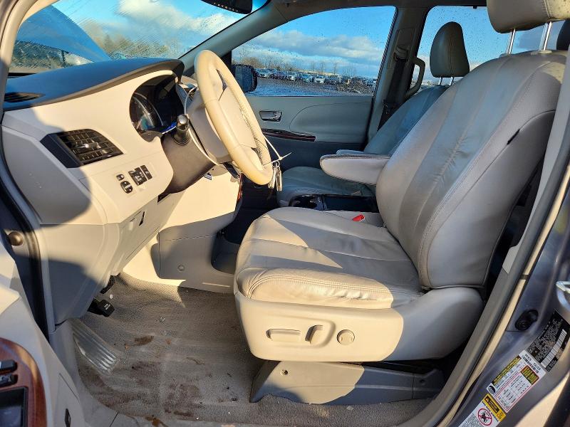 Photo 7 from auction – 2011 TOYOTA SIENNA XLE with VIN 5TDYK3DC6BS023947