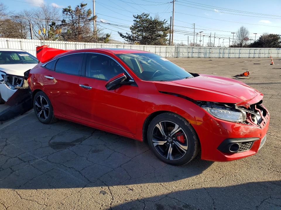 Photo 4 from auction – 2017 HONDA CIVIC with VIN 2HGFC1F91HH640823