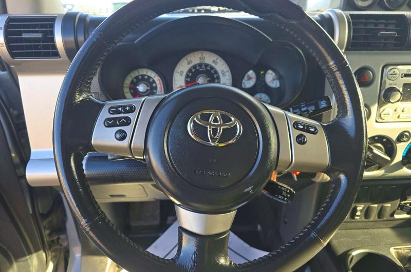 Photo 9 from auction – 2013 TOYOTA FJ CRUISER with VIN JTEBU4BF4DK161883