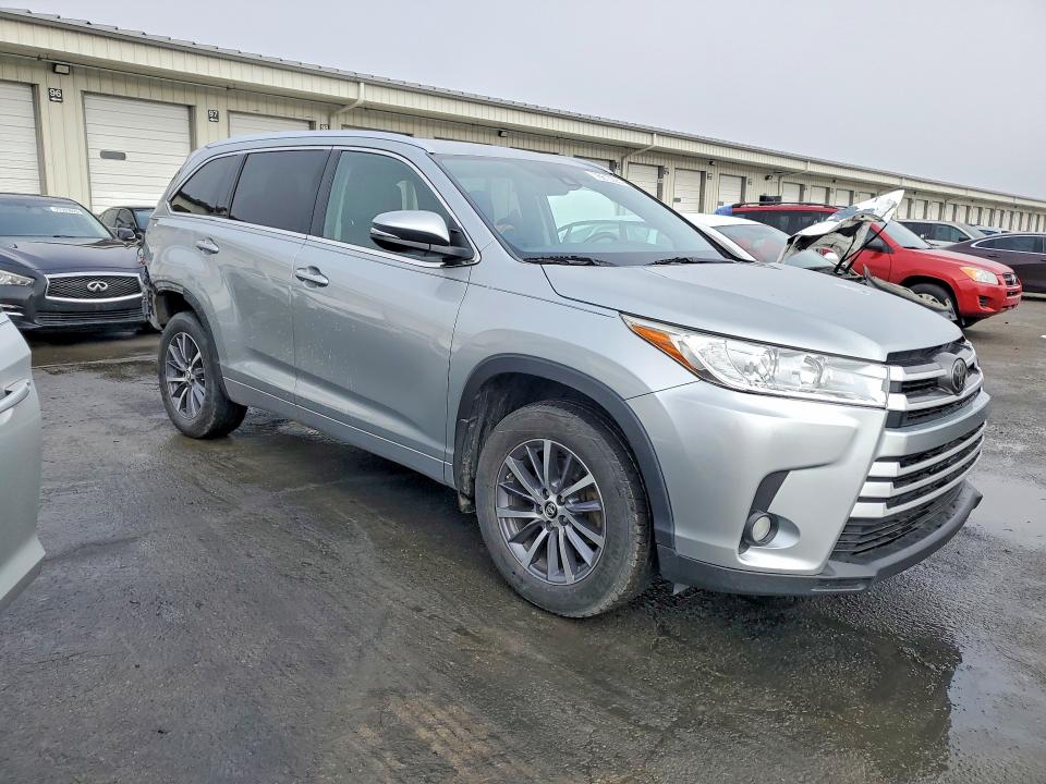 Photo 4 from auction – 2017 TOYOTA HIGHLANDER with VIN 5TDJZRFH3HS461763