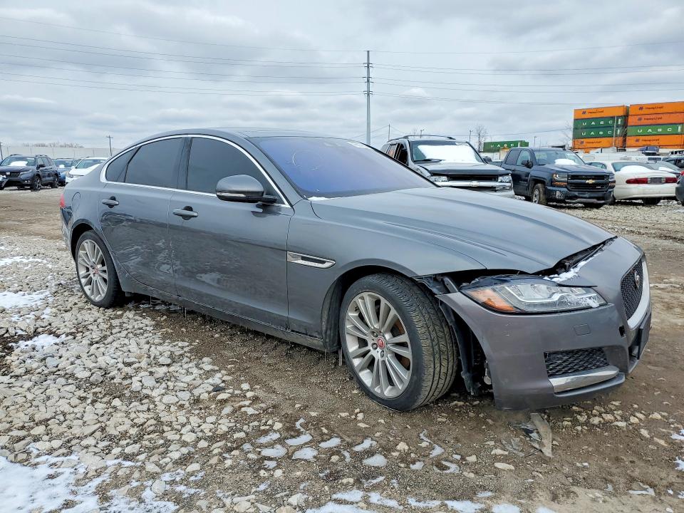 Photo 4 from auction – 2018 JAGUAR XF with VIN SAJBK4FX4JCY64694