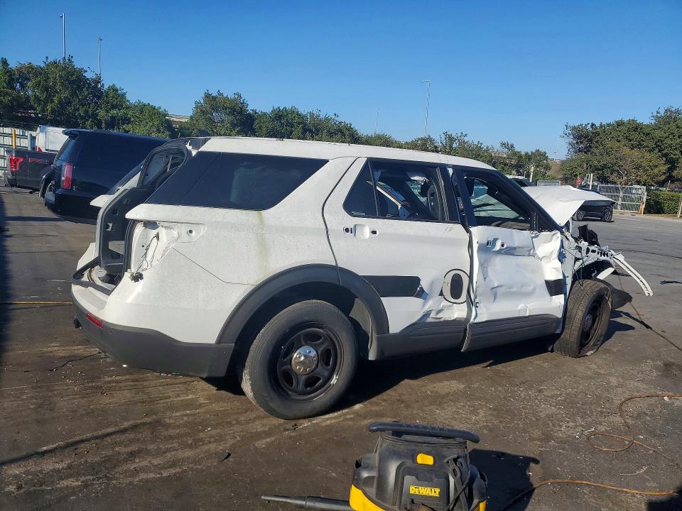 Photo 3 from auction – 2023 FORD EXPLORER with VIN 1FM5K8AB6PGB68334