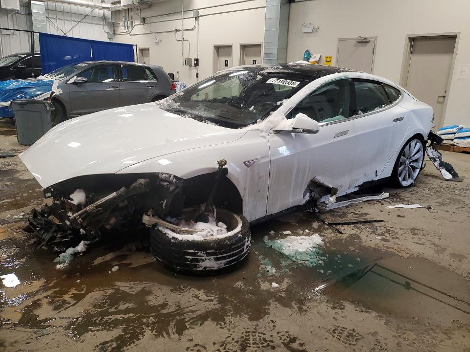 TESLA MODEL S 2015 with VIN 5YJSA1E21FF109390 - Photo from auction