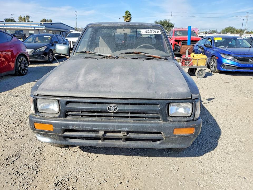Photo 5 from auction – 1992 TOYOTA PICKUP with VIN JT4RN81A4N0094258