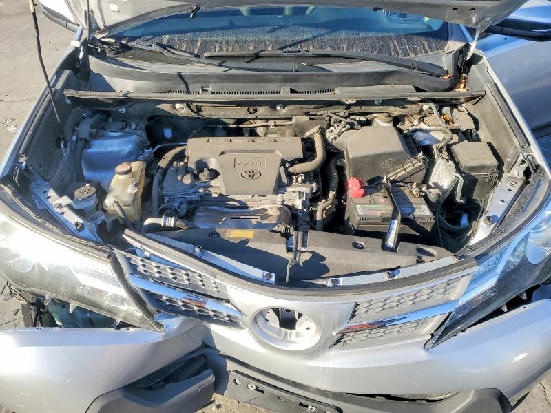 Photo 11 from auction – 2015 TOYOTA RAV4 XLE with VIN JTMWFREV4FJ037461
