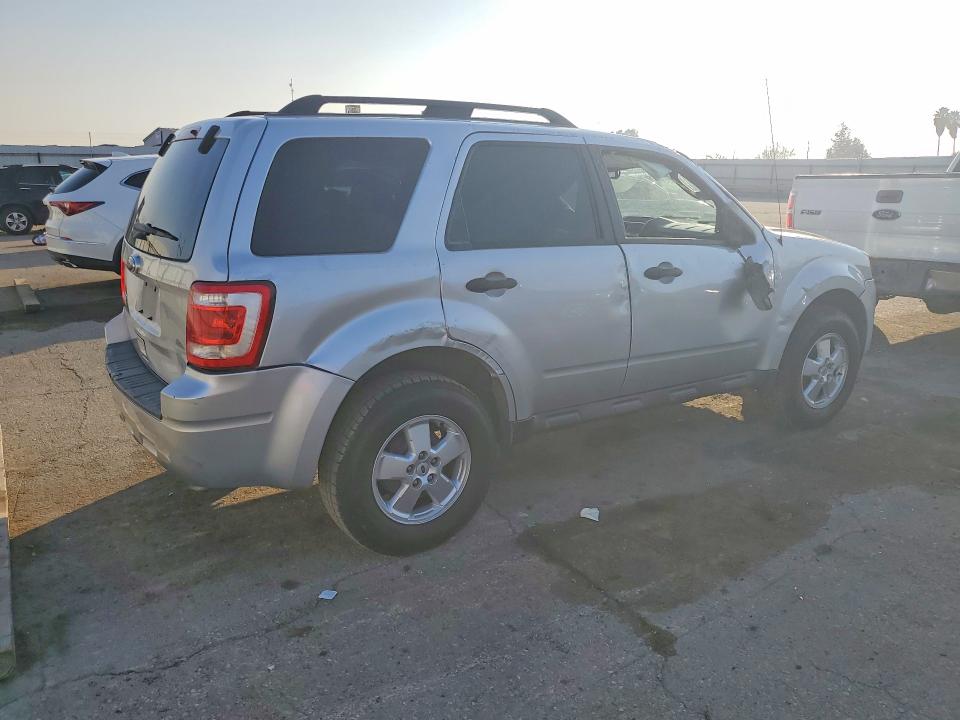 Photo 3 from auction – 2012 FORD ESCAPE with VIN 1FMCU0D76CKB55391