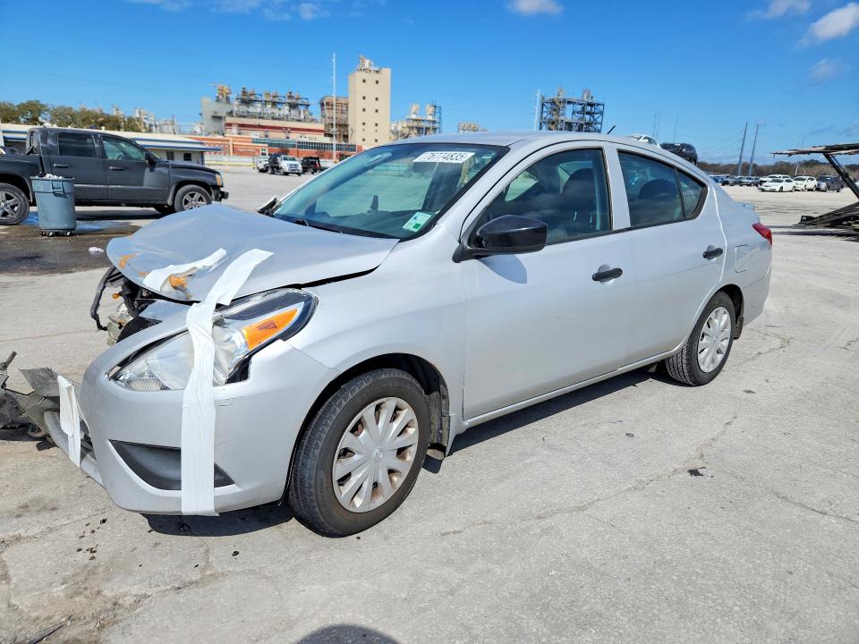 NISSAN VERSA 2018 with VIN 3N1CN7AP8JL818182 - Photo from auction