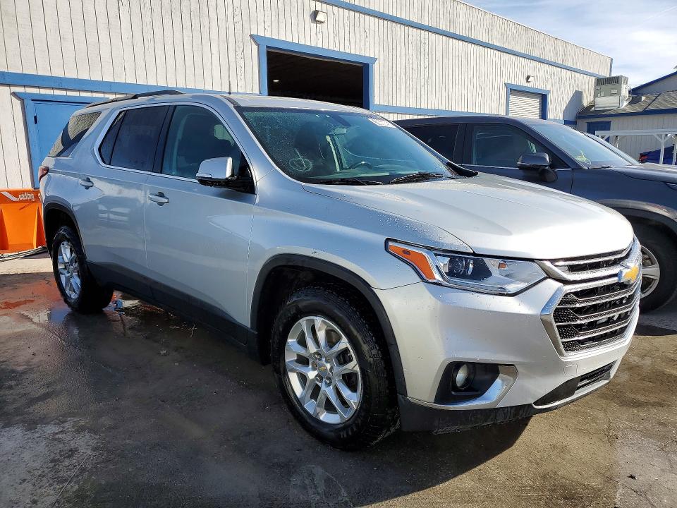 Photo 4 from auction – 2019 CHEVROLET TRAVERSE with VIN 1GNEVMKW1KJ233051