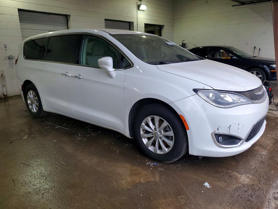 Photo 4 from auction – 2018 CHRYSLER PACIFICA with VIN 2C4RC1FG3JR100741