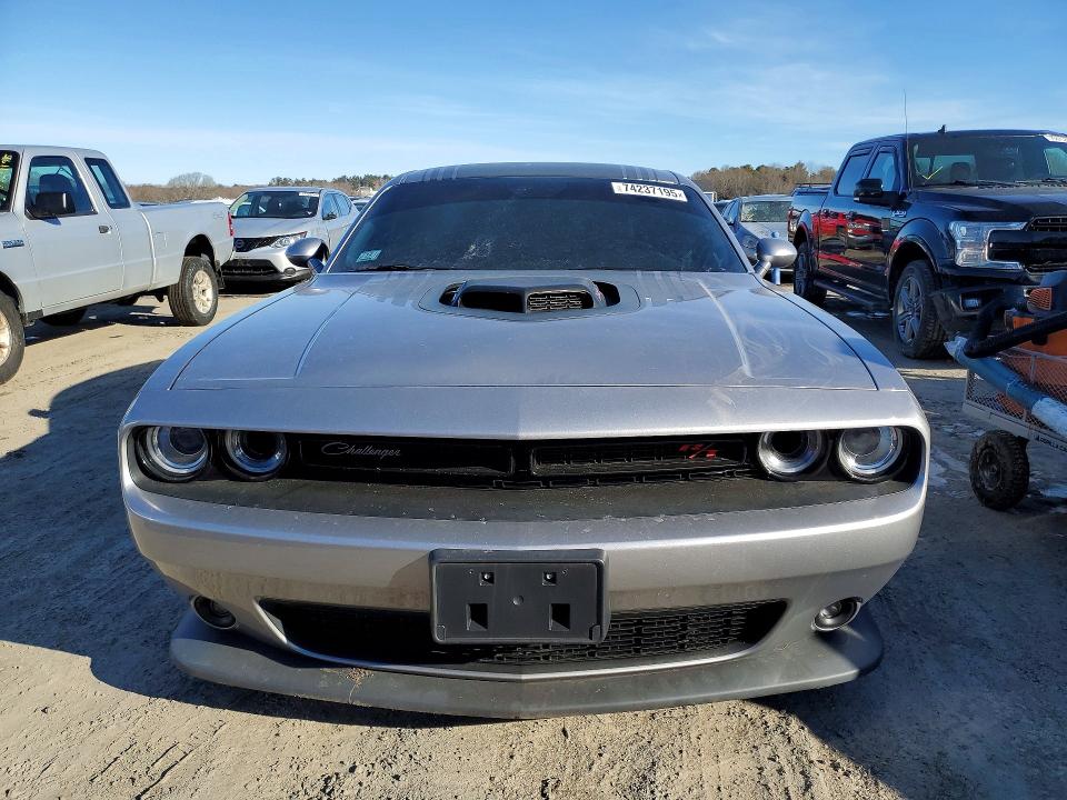 Photo 5 from auction – 2018 DODGE CHALLENGER with VIN 2C3CDZFJ9JH143357