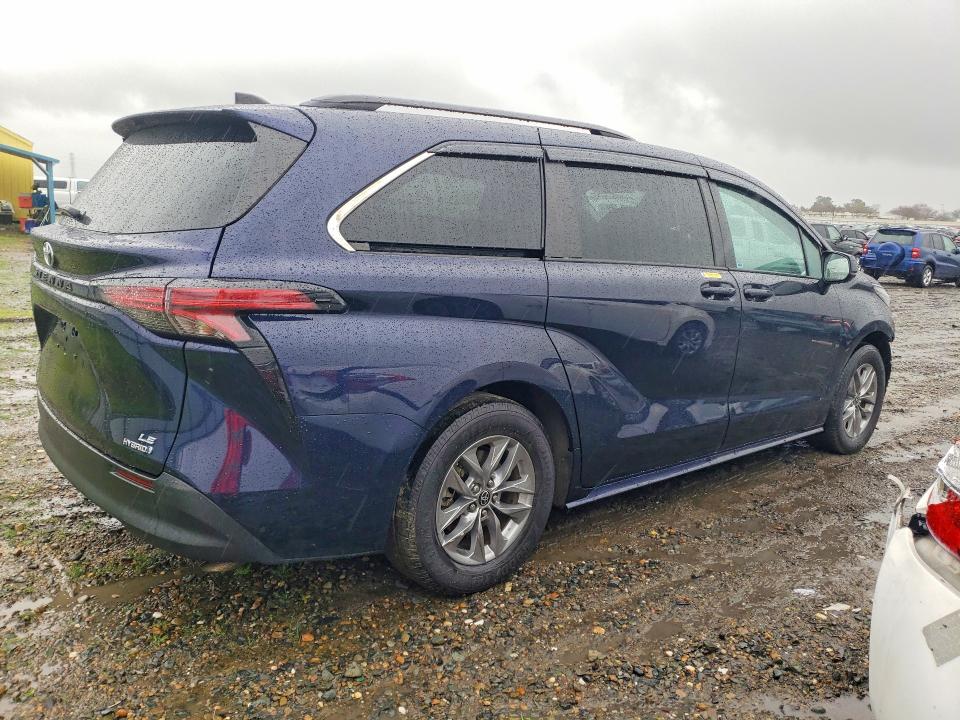 Photo 3 from auction – 2022 TOYOTA SIENNA with VIN 5TDBRKEC4NS131840