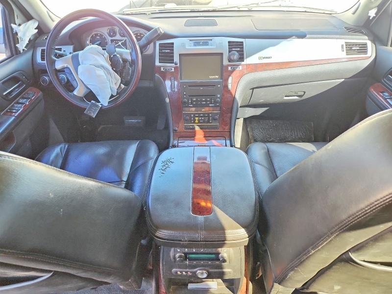 Photo 8 from auction – 2010 CADILLAC ESCALADE with VIN 1GYUKEEJ0AR244393