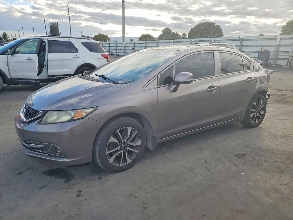 HONDA CIVIC 2013 con VIN 2HGFB2F83DH530169 - Foto de la subasta