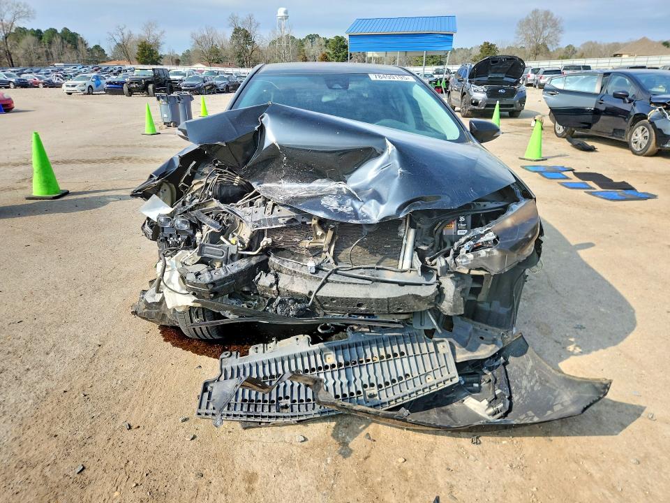 Photo 5 from auction – 2018 TOYOTA COROLLA with VIN 5YFBURHE4JP808599