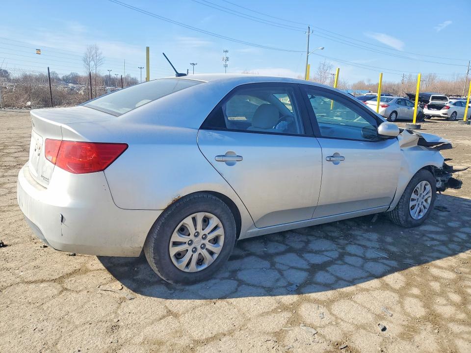 Photo 3 from auction – 2010 KIA FORTE with VIN KNAFT4A25A5049656