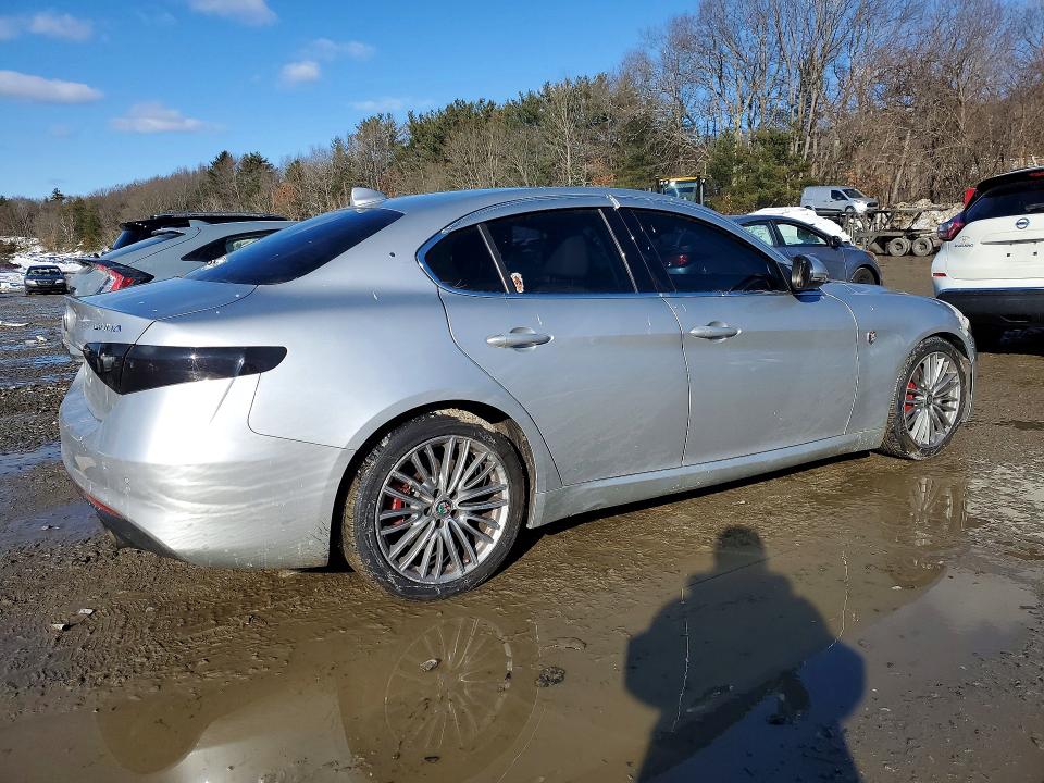Photo 3 from auction – 2017 ALFA ROMEO GIULIA TI with VIN ZARFAECNXH7550651