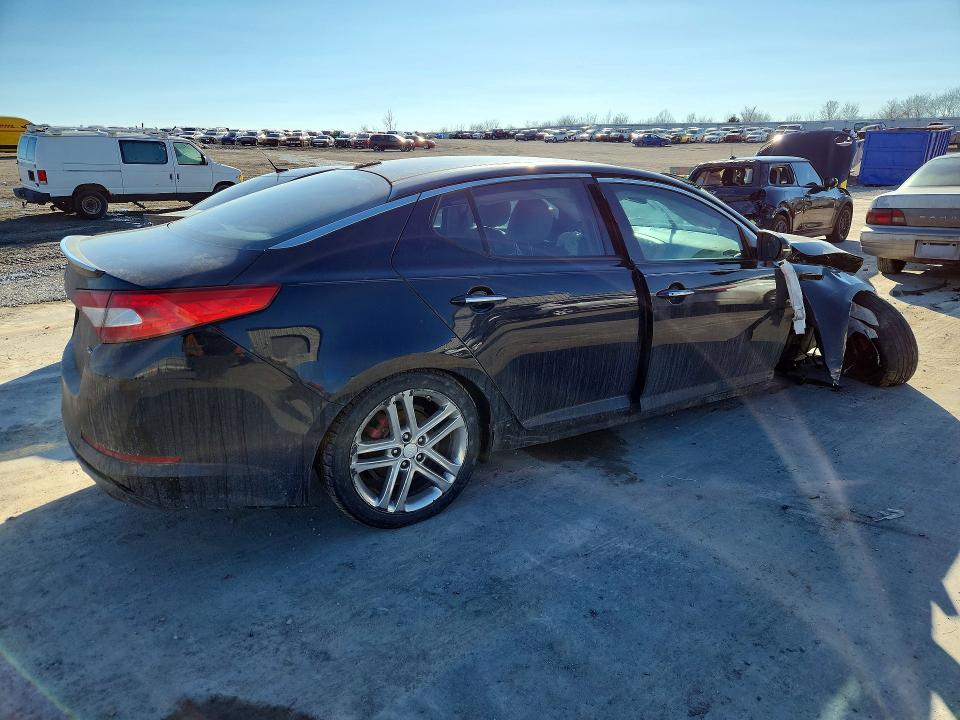 Foto 3 de la subasta – 2013 KIA OPTIMA con VIN 5XXGR4A6XDG224962
