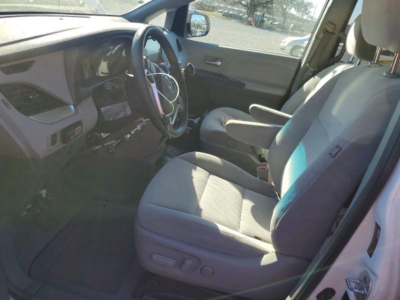 Photo 7 from auction – 2017 TOYOTA SIENNA LE with VIN 5TDKZ3DC2HS882253