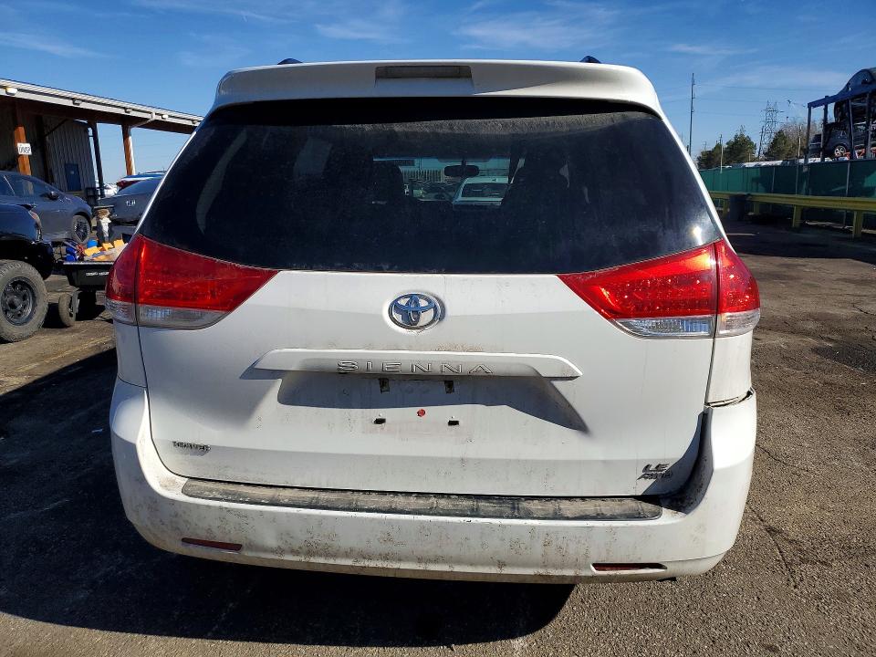 Photo 6 from auction – 2011 TOYOTA SIENNA LE with VIN 5TDJK3DC3BS028654