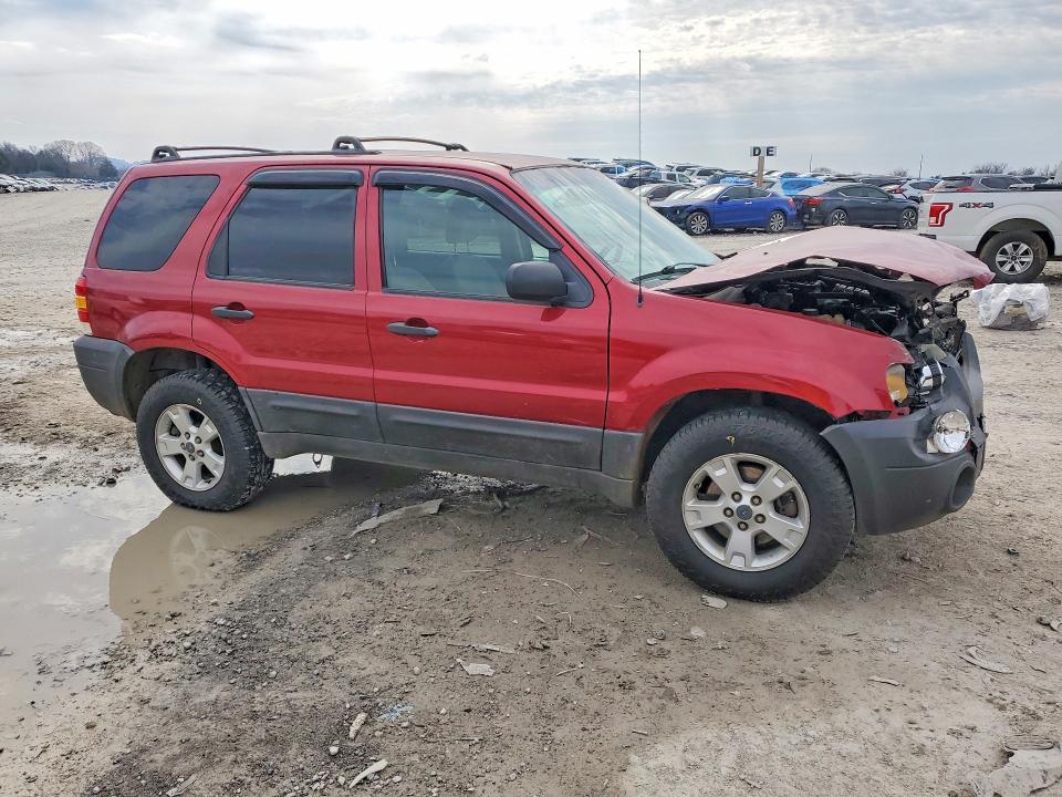 Photo 4 from auction – 2005 FORD ESCAPE with VIN 1FMYU931X5KC96250