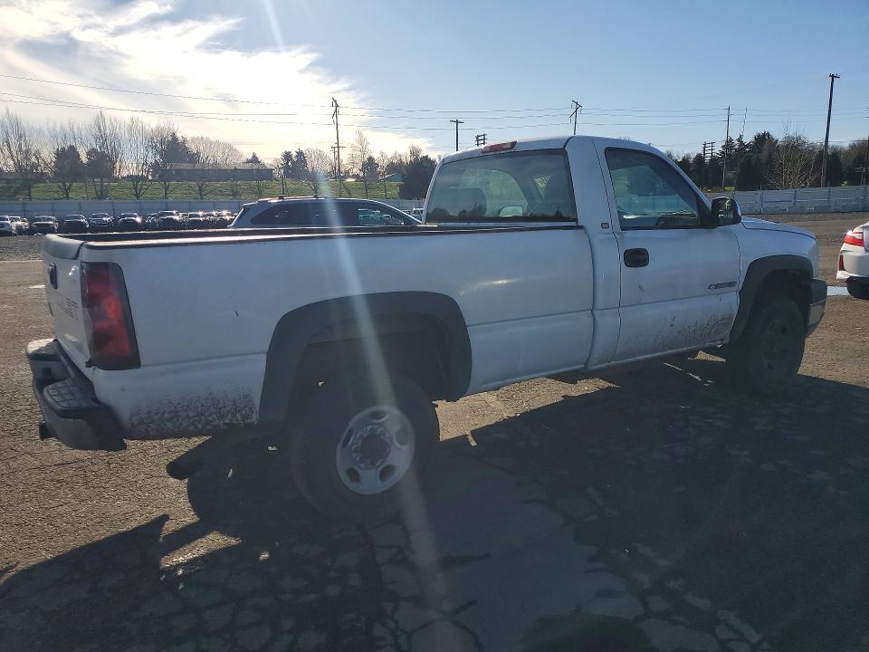 Photo 3 from auction – 2005 CHEVROLET SILVERADO with VIN 1GCHC24UX5E227354