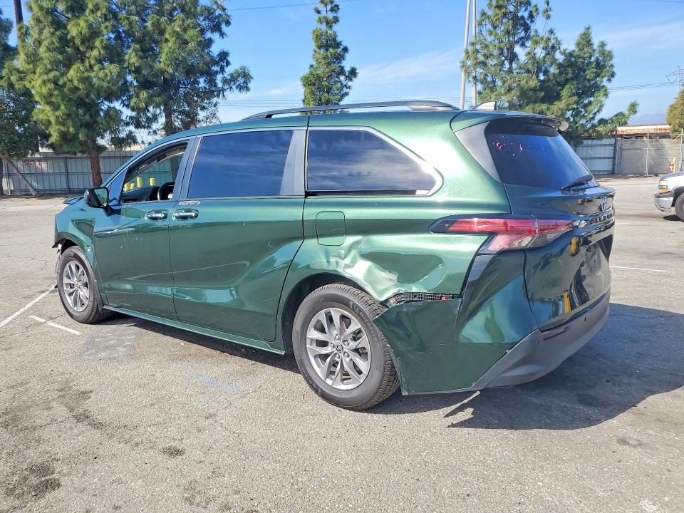 Photo 2 from auction – 2022 TOYOTA SIENNA with VIN 5TDJRKEC4NS097622
