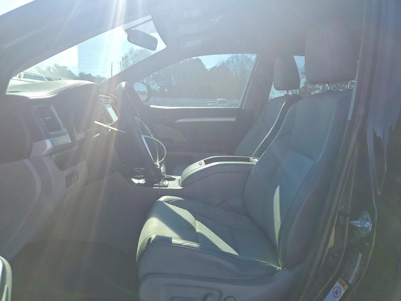 Photo 7 from auction – 2016 TOYOTA HIGHLANDER with VIN 5TDBKRFH8GS242062