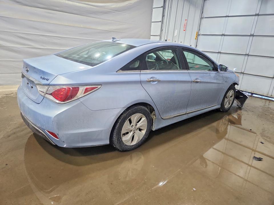 Photo 3 from auction – 2013 HYUNDAI SONATA HYB with VIN KMHEC4A42DA086638