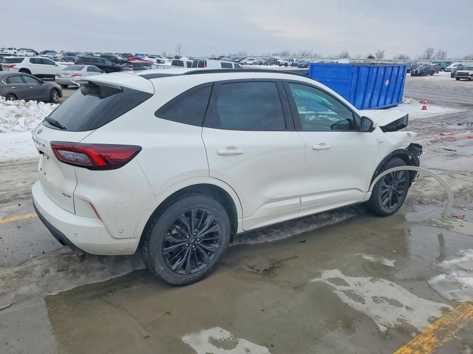 Photo 3 from auction – 2023 FORD ESCAPE with VIN 1FMCU9PA6PUA01222