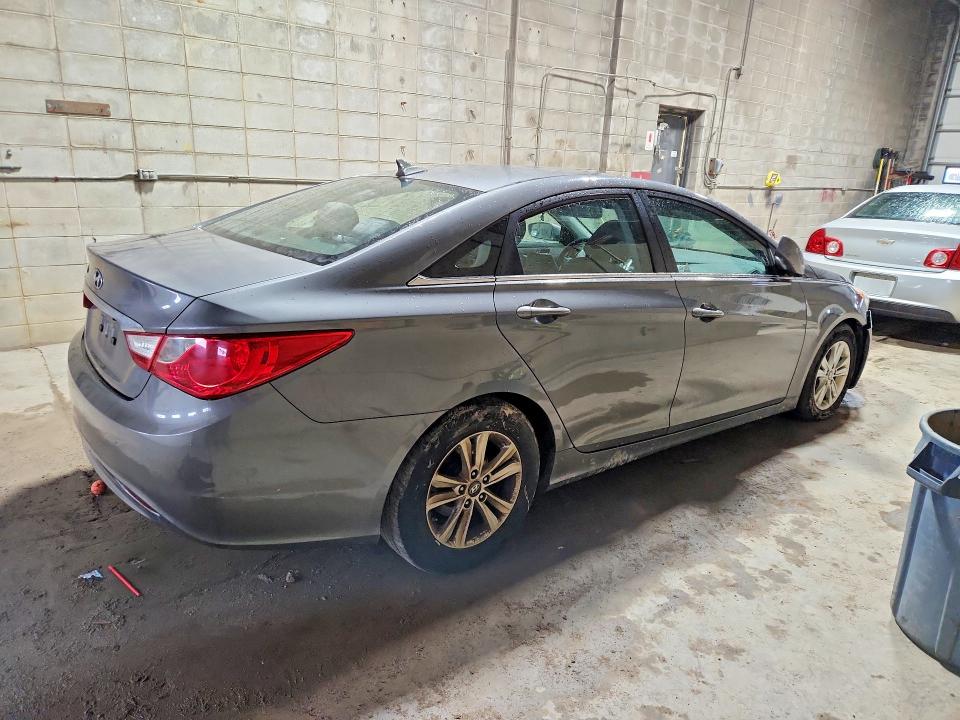 Photo 3 from auction – 2011 HYUNDAI SONATA GLS with VIN 5NPEB4ACXBH131975