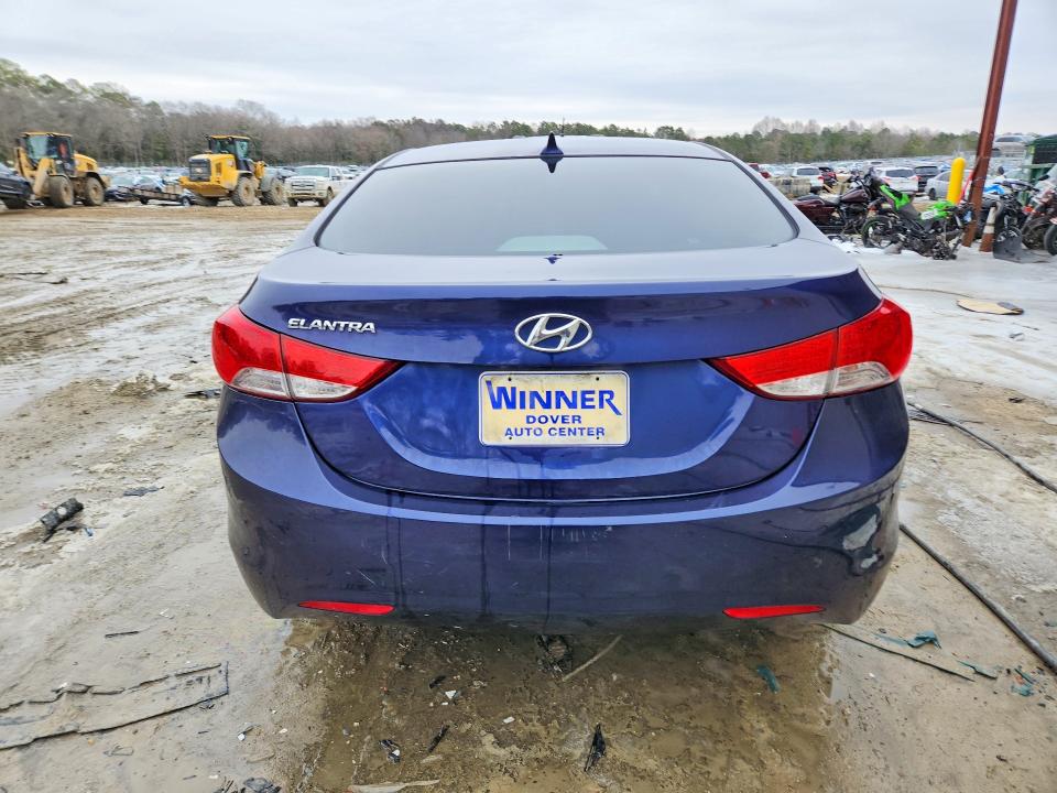 Photo 6 from auction – 2013 HYUNDAI ELANTRA GL with VIN 5NPDH4AE0DH411063