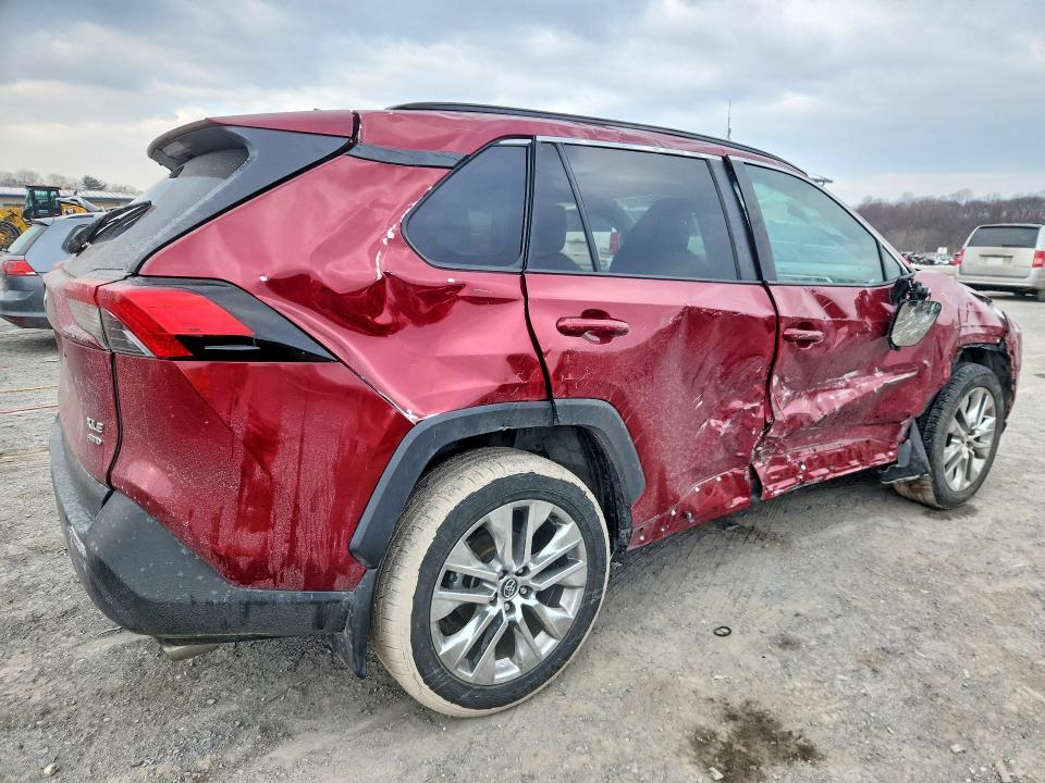 Photo 3 from auction – 2020 TOYOTA RAV4 with VIN 2T3A1RFV2LC123728