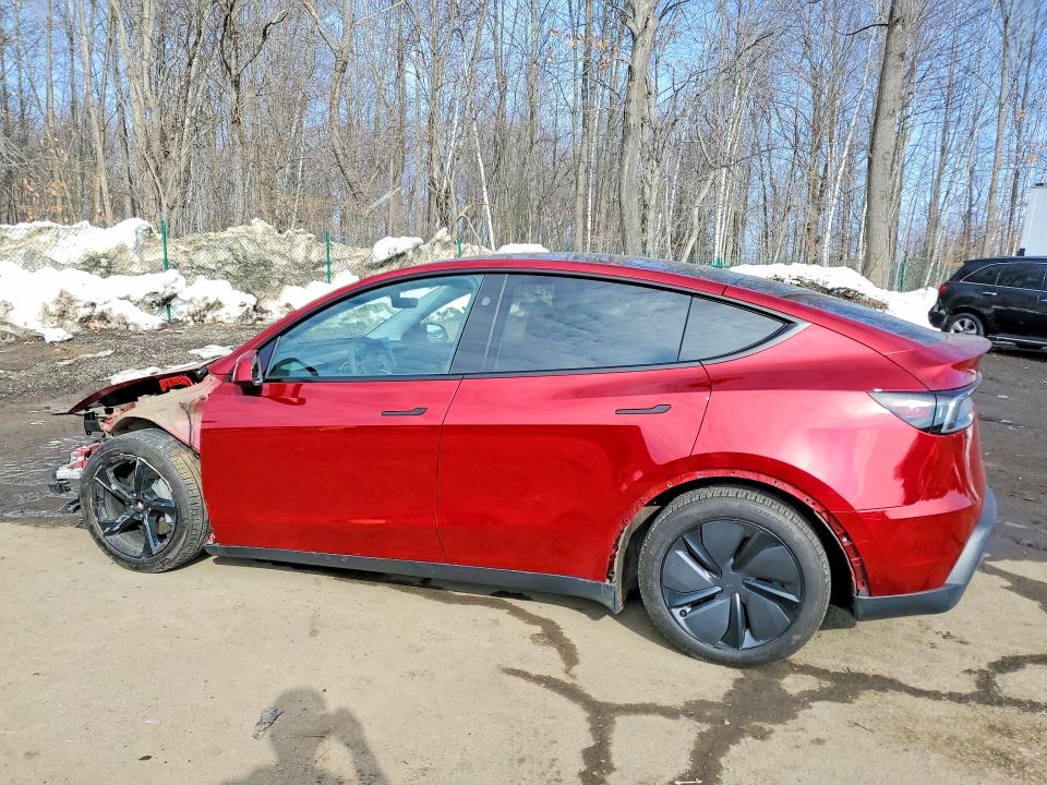 Фото 2 с аукциона – 2026 TESLA MODEL Y с VIN 7SAYGDED0TA427718