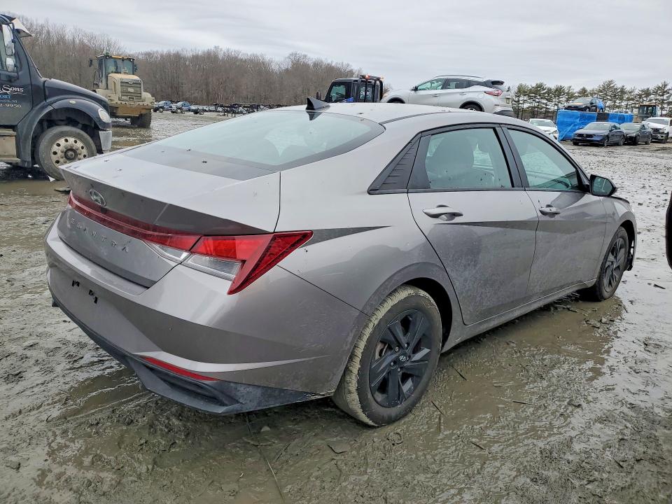Photo 3 from auction – 2023 HYUNDAI ELANTRA with VIN KMHLM4AG3PU548481