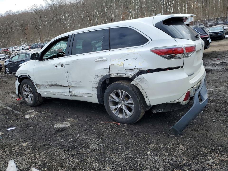 Photo 2 from auction – 2015 TOYOTA HIGHLANDER with VIN 5TDBKRFH3FS199572