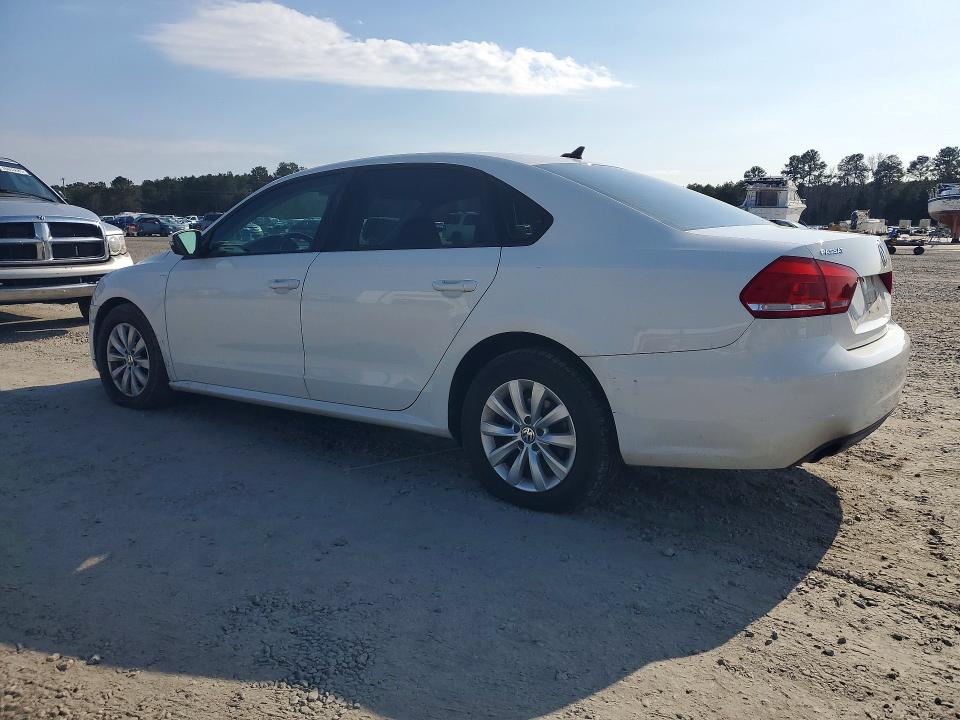 Photo 2 from auction – 2015 VOLKSWAGEN PASSAT S with VIN 1VWAT7A3XFC059946