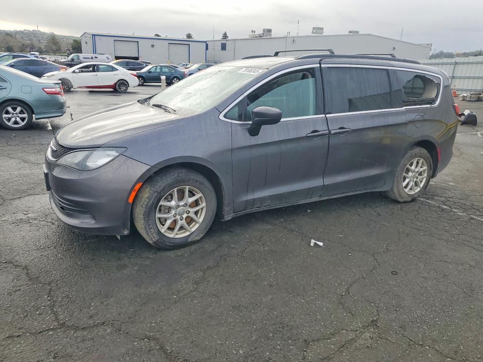 CHRYSLER PACIFICA 2017 with VIN 2C4RC1DG5HR763421 - Photo from auction