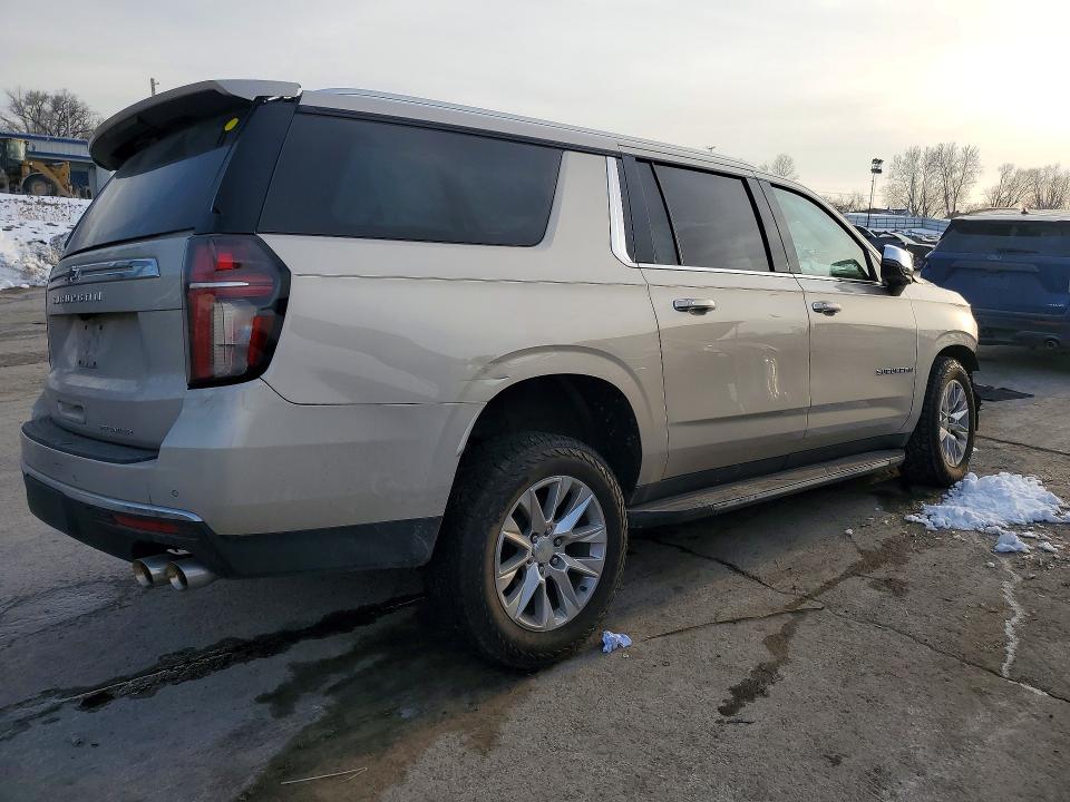 Photo 3 from auction – 2021 CHEVROLET SUBURBAN with VIN 1GNSKFKD2MR323934