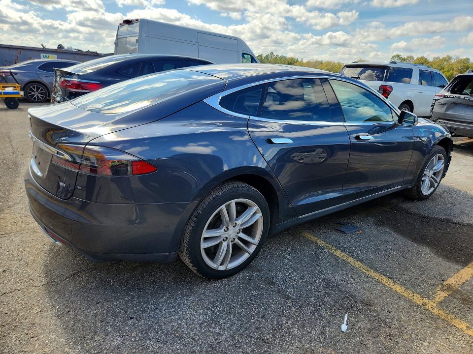 Photo 3 from auction – 2015 TESLA MODEL S with VIN 5YJSA1E10FF116595