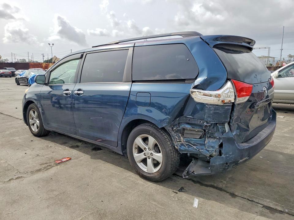Photo 2 from auction – 2012 TOYOTA SIENNA with VIN 5TDKK3DCXCS272985