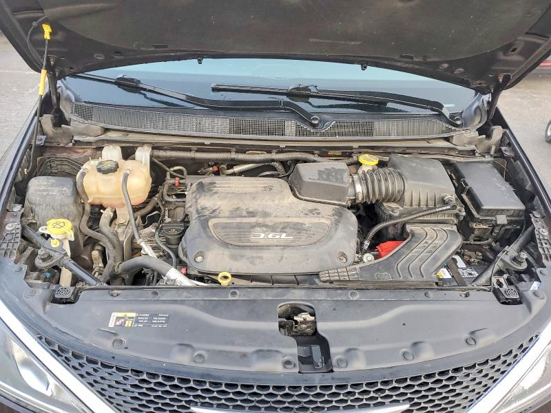 Photo 12 from auction – 2017 CHRYSLER PACIFICA with VIN 2C4RC1EG4HR592028