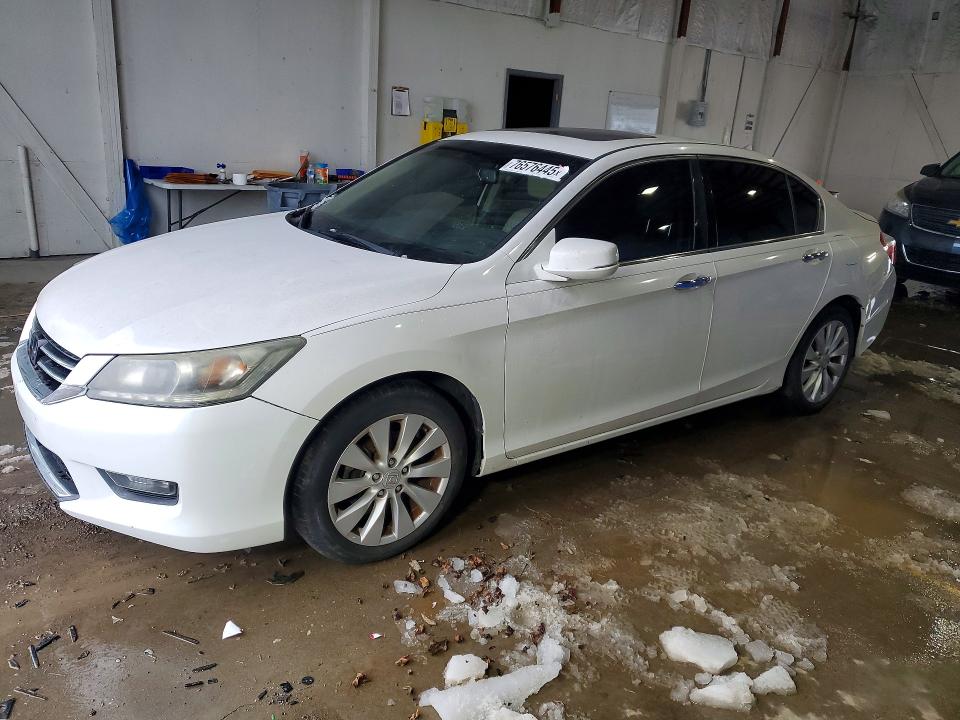 HONDA ACCORD EXL 2015 with VIN 1HGCR3F8XFA007334 - Photo from auction
