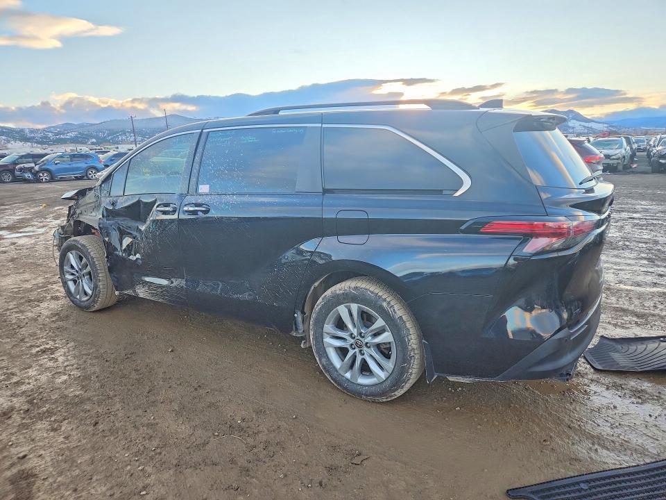 Photo 2 from auction – 2022 TOYOTA SIENNA with VIN 5TDASKFC0NS042393